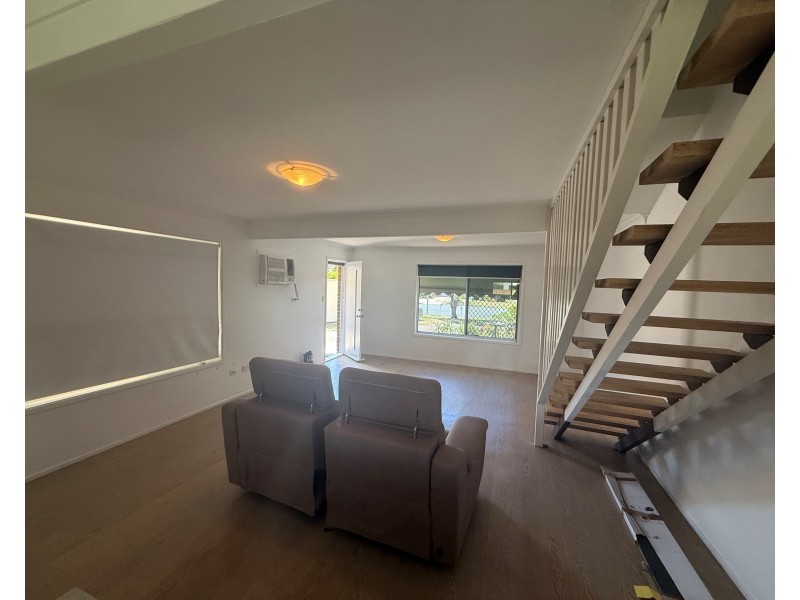 2/17 Eurimbula Court, Paradise Point QLD 4216