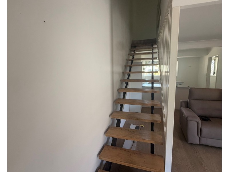 2/17 Eurimbula Court, Paradise Point QLD 4216