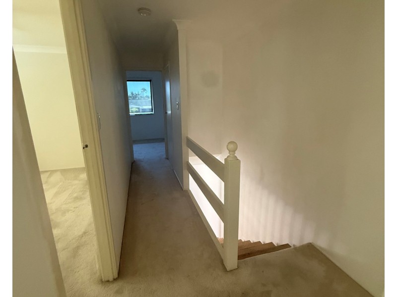 2/17 Eurimbula Court, Paradise Point QLD 4216