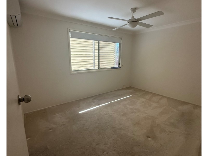 2/17 Eurimbula Court, Paradise Point QLD 4216