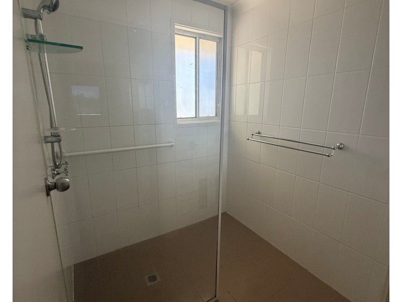 2/17 Eurimbula Court, Paradise Point QLD 4216