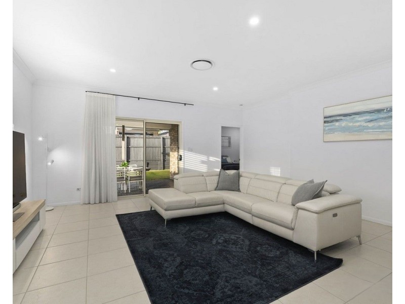 11 Jasmine Street, Wakerley QLD 4154