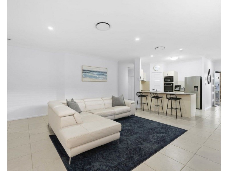 11 Jasmine Street, Wakerley QLD 4154