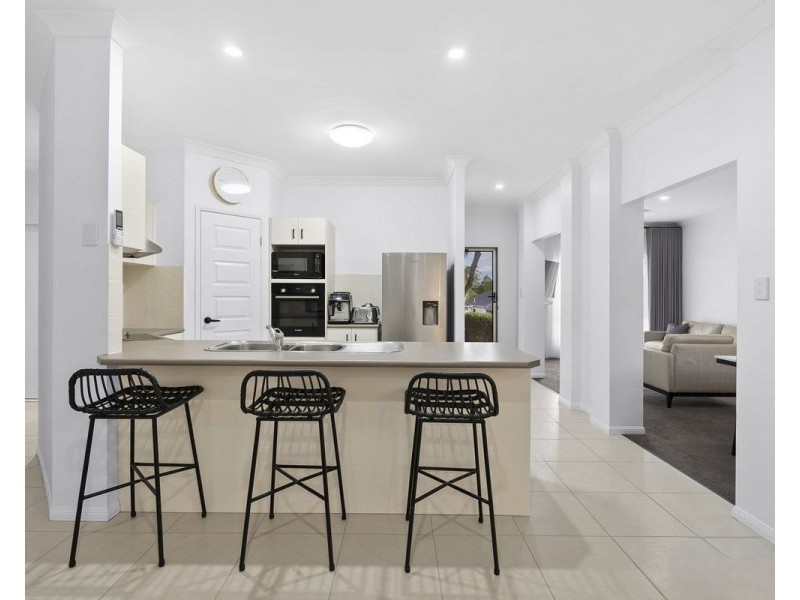 11 Jasmine Street, Wakerley QLD 4154