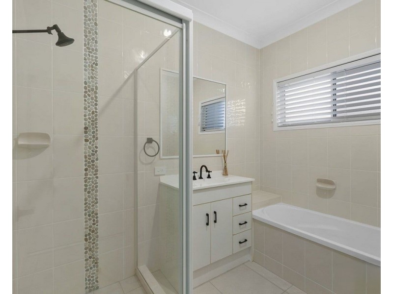 11 Jasmine Street, Wakerley QLD 4154