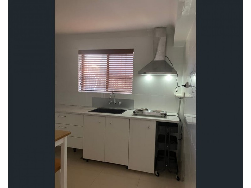 42C Romulus St, Robertson QLD 4109