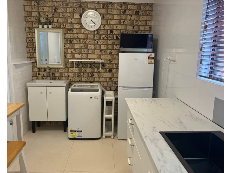 42C Romulus St, Robertson QLD 4109