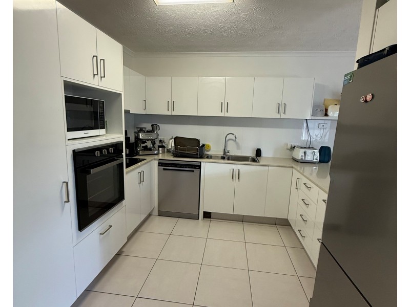 2/166 Surf Parade, Broadbeach QLD 4218