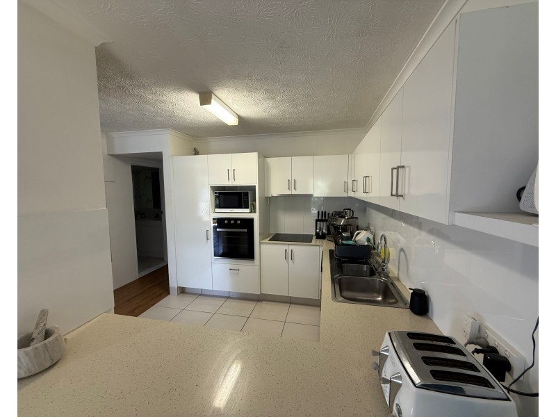 2/166 Surf Parade, Broadbeach QLD 4218