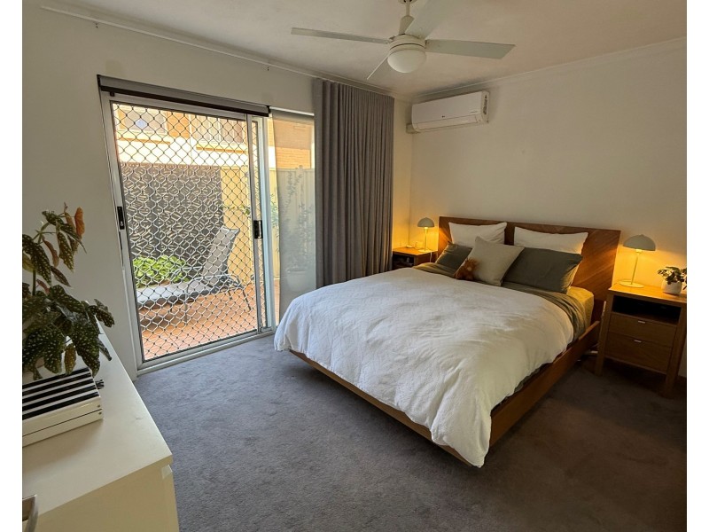 2/166 Surf Parade, Broadbeach QLD 4218