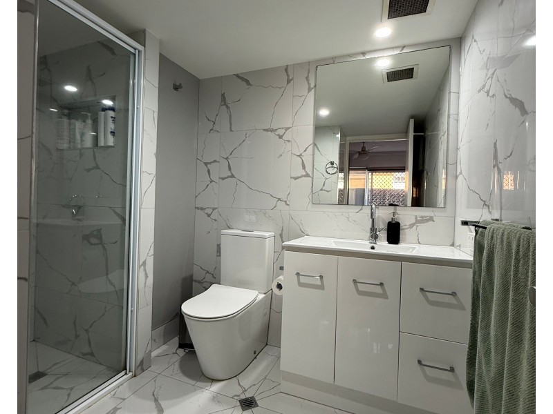 2/166 Surf Parade, Broadbeach QLD 4218