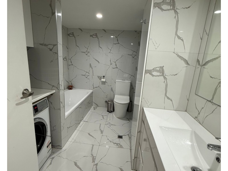 2/166 Surf Parade, Broadbeach QLD 4218