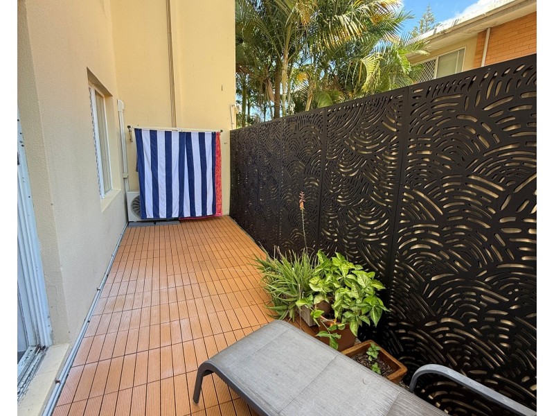 2/166 Surf Parade, Broadbeach QLD 4218