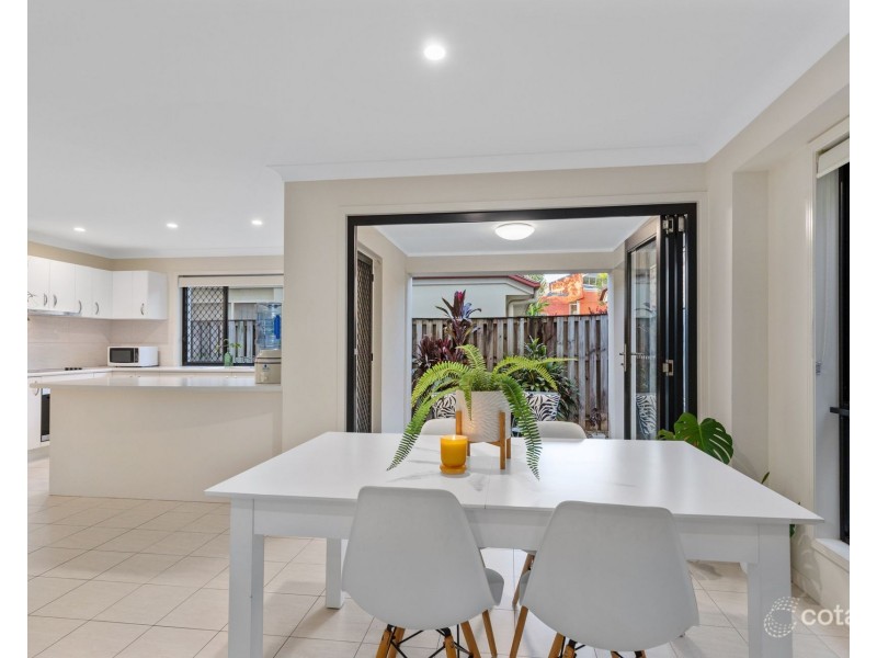 2/11 Acklin Ct, Varsity Lakes QLD 4227