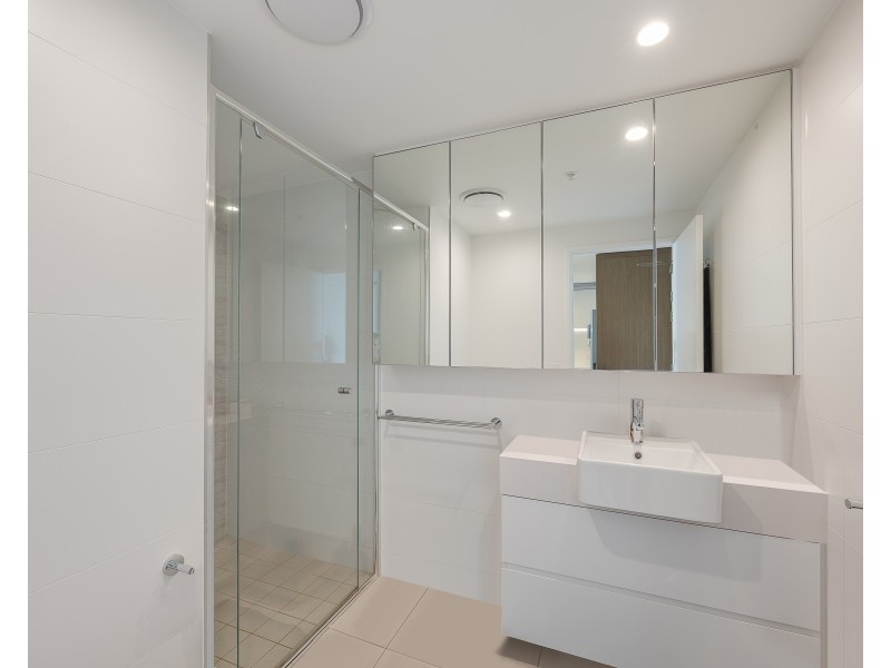 2064/123 Cavendish Road, Coorparoo QLD 4151