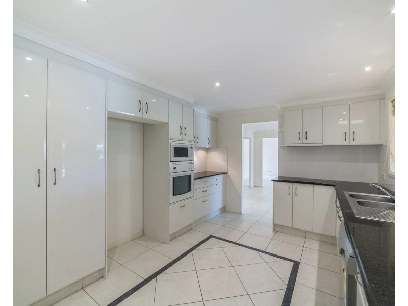 3 Braemer Court, Benowa QLD 4217