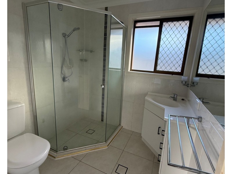 3 Braemer Court, Benowa QLD 4217