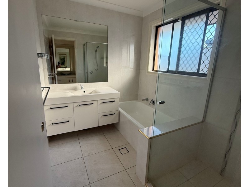 3 Braemer Court, Benowa QLD 4217