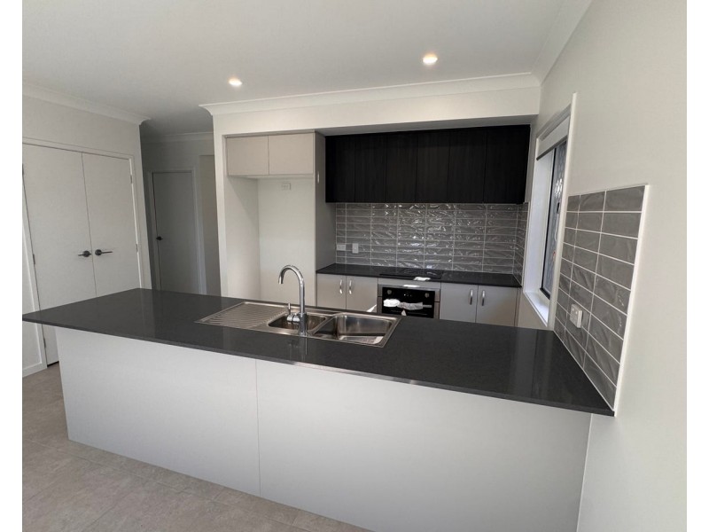 6 Midnight St, Ripley QLD 4306