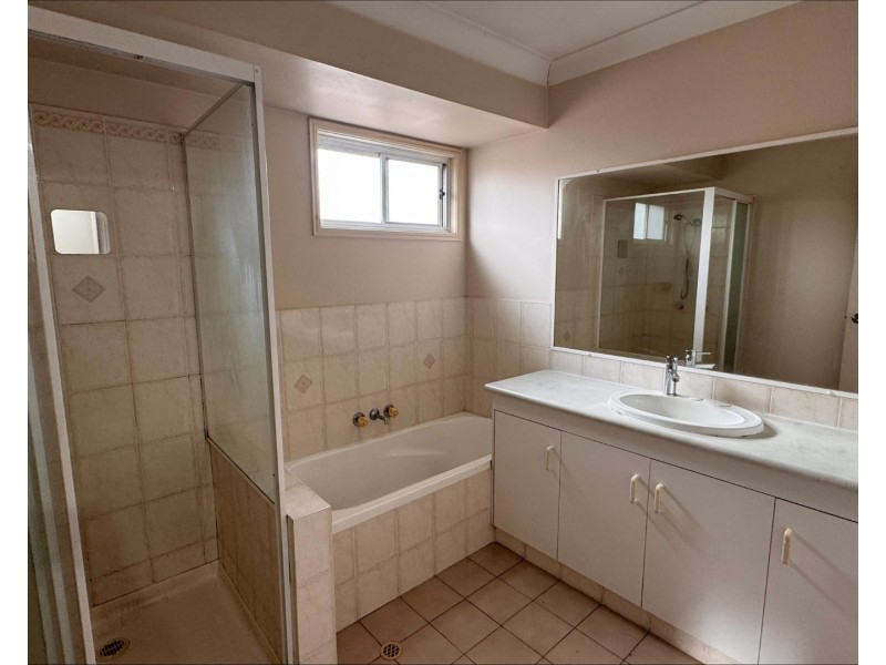 122 Johnson Road, Hillcrest QLD 4118