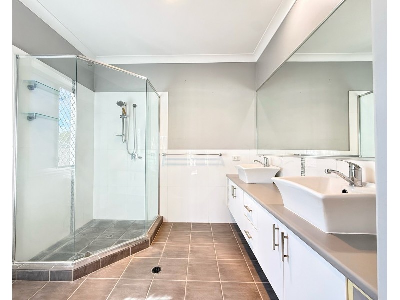 34 Larapinta Circuit, Parkinson QLD 4115