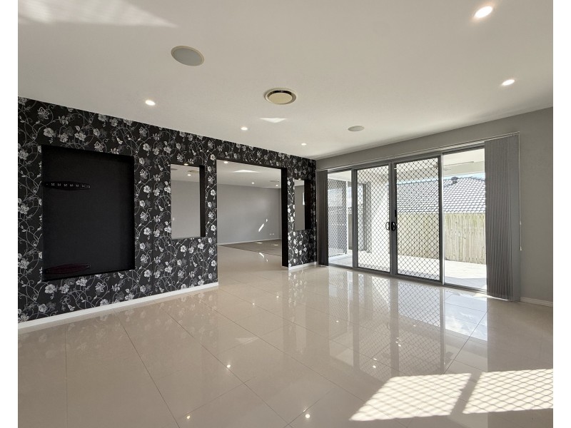 34 Larapinta Circuit, Parkinson QLD 4115