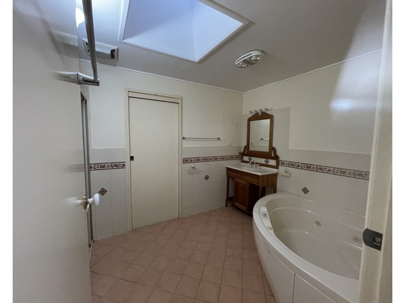 111-121 Clifton Drive, North Maclean QLD 4280