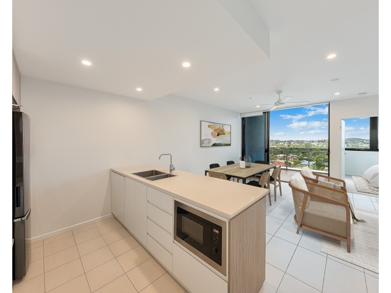 1107/123 Cavendish Road, Coorparoo QLD 4151