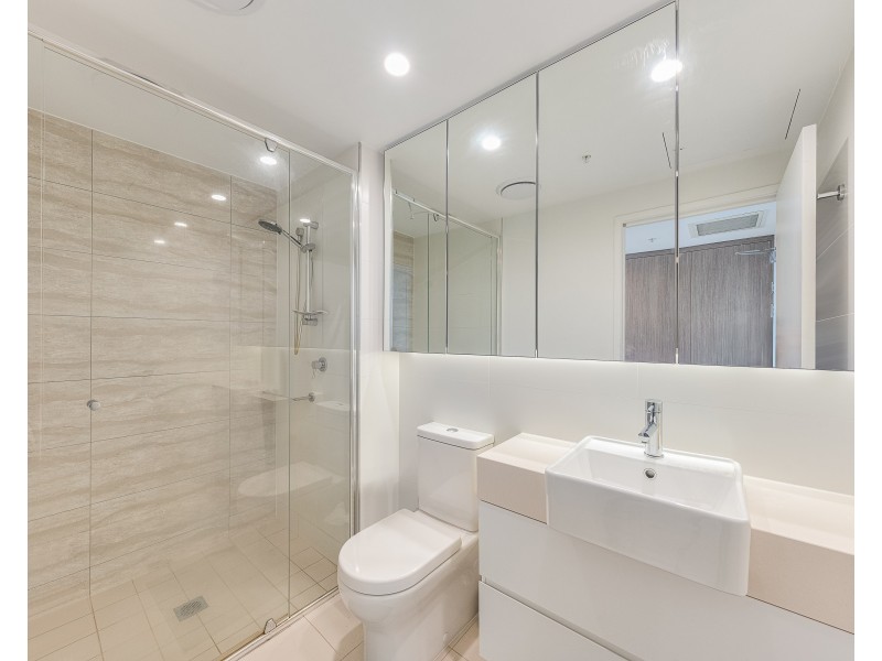 1107/123 Cavendish Road, Coorparoo QLD 4151