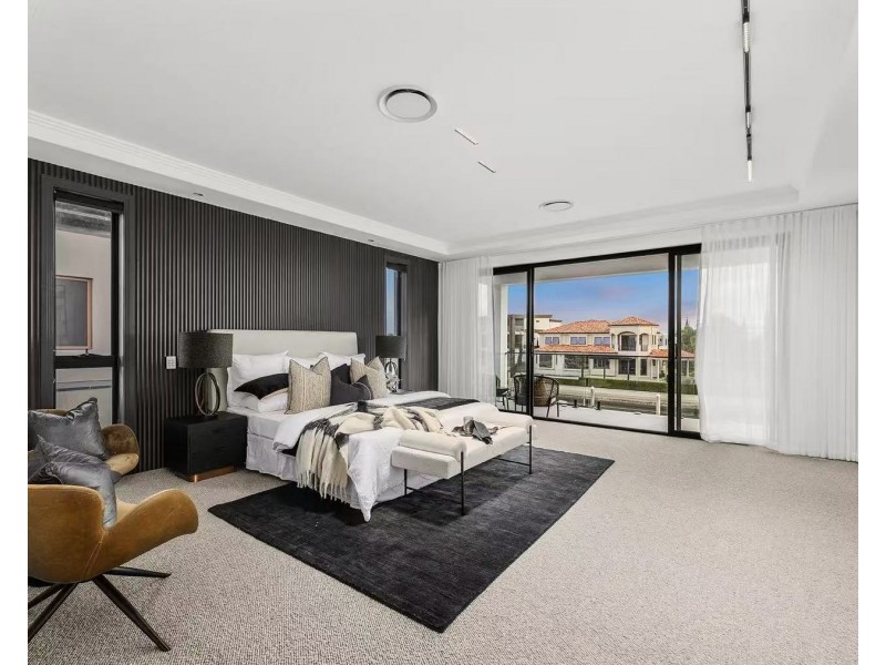 5 Royal Allbert Crescent, Paradise Point QLD 4216
