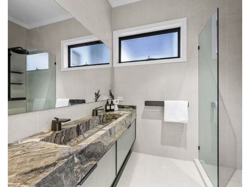 5 Royal Allbert Crescent, Paradise Point QLD 4216