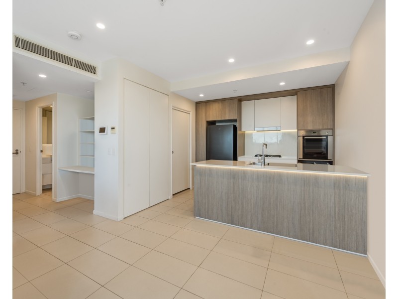 1054/123 Cavendish Road, Coorparoo QLD 4151
