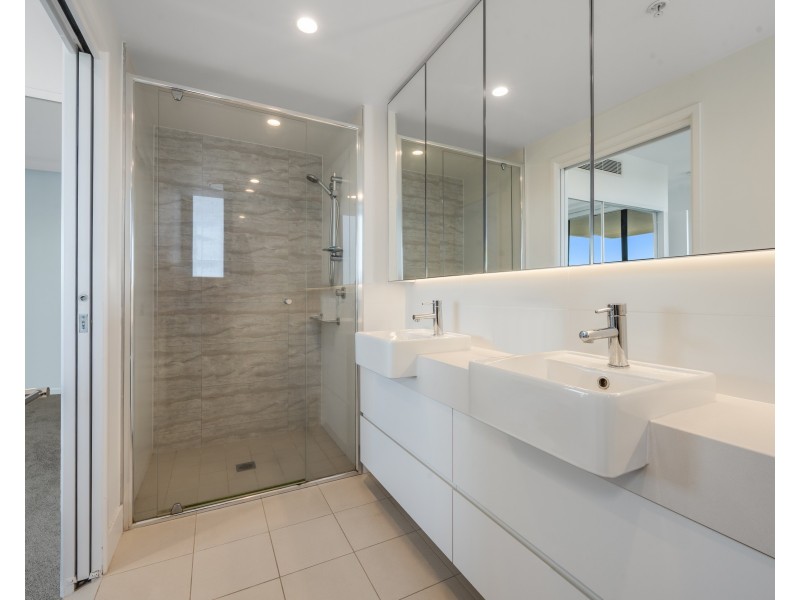 1054/123 Cavendish Road, Coorparoo QLD 4151
