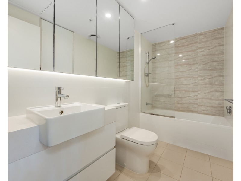 1054/123 Cavendish Road, Coorparoo QLD 4151