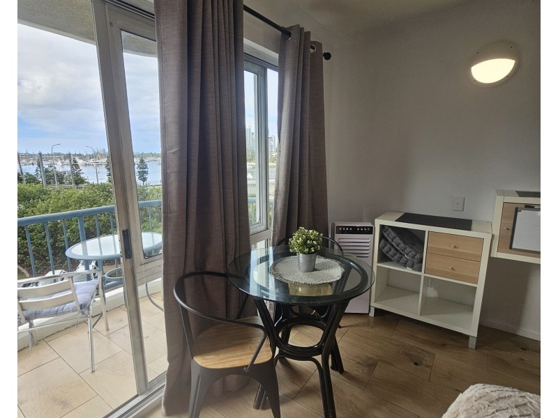 414/2 Barney Street, Southport QLD 4215