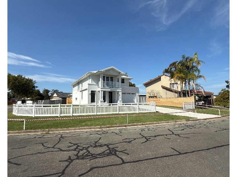 20 Naranja Crescent, Benowa QLD 4217