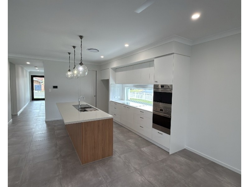 20 Naranja Crescent, Benowa QLD 4217
