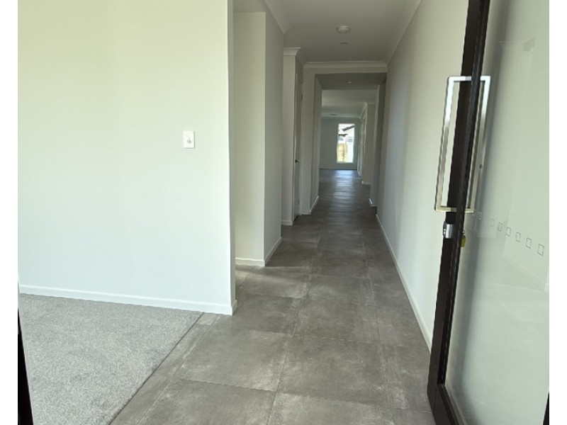 20 Naranja Crescent, Benowa QLD 4217
