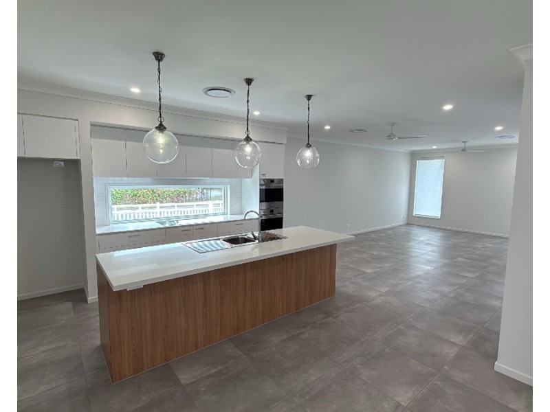 20 Naranja Crescent, Benowa QLD 4217