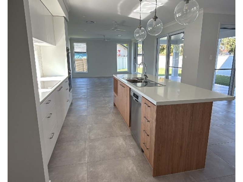 20 Naranja Crescent, Benowa QLD 4217