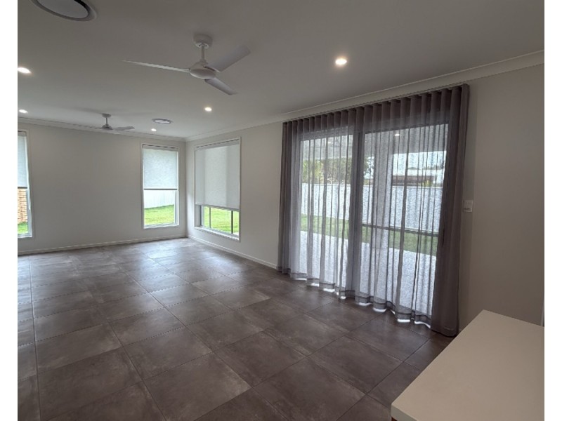 20 Naranja Crescent, Benowa QLD 4217