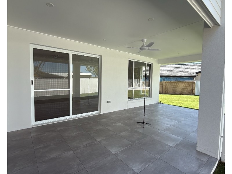 20 Naranja Crescent, Benowa QLD 4217