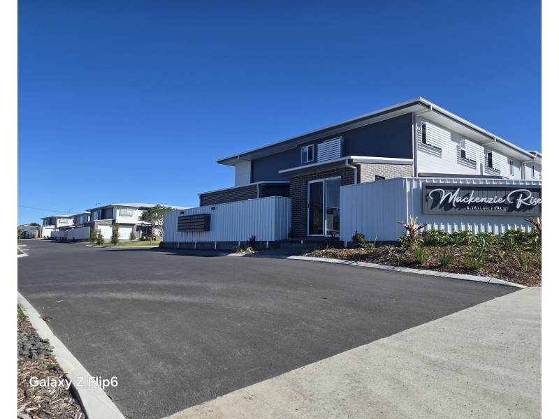 21/8 Taylor Place, Mackenzie QLD 4156