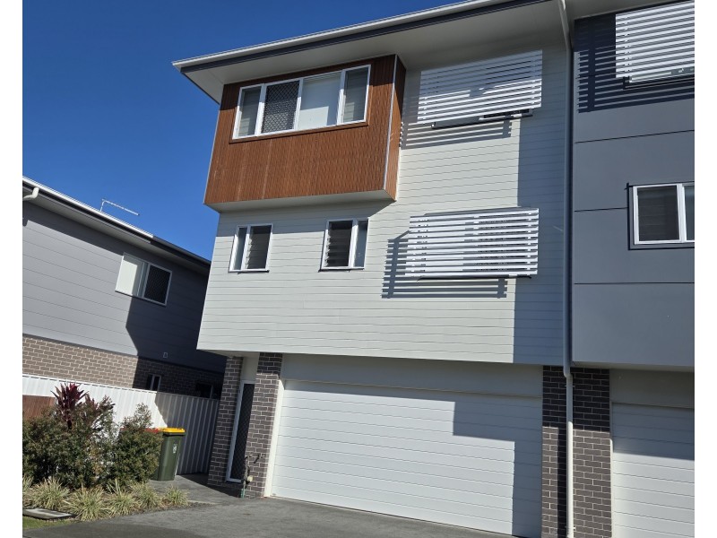 21/8 Taylor Place, Mackenzie QLD 4156