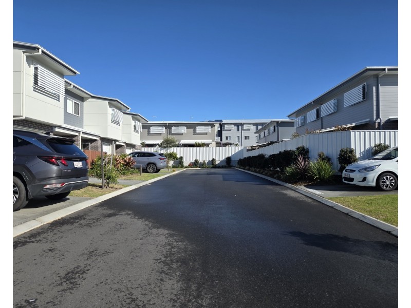21/8 Taylor Place, Mackenzie QLD 4156