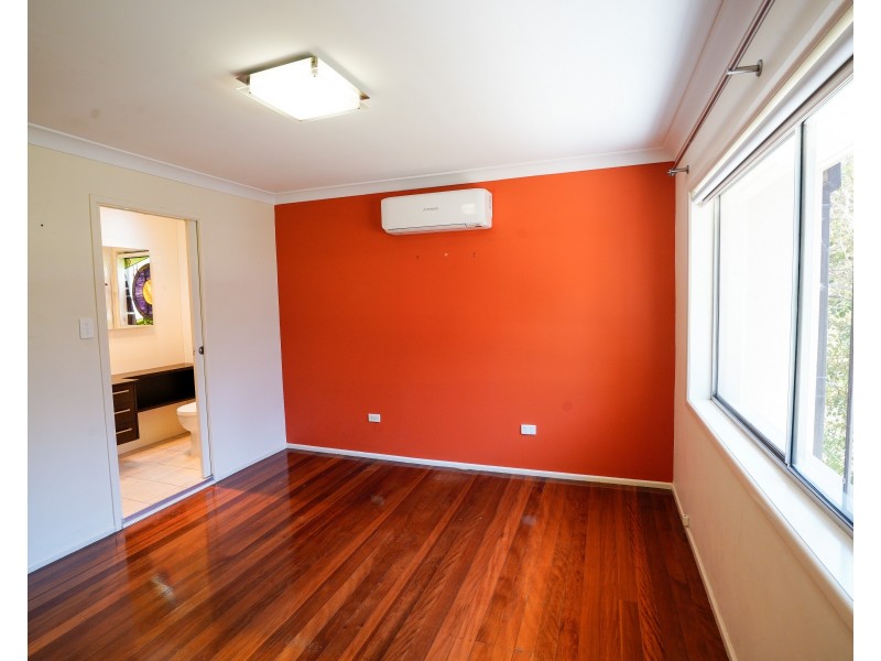 28 Ashburton st, Chapel Hill QLD 4069