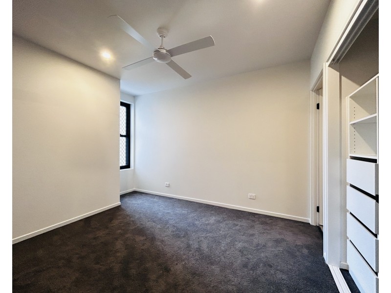 204/18 Selborne, Mount Gravatt East QLD 4122