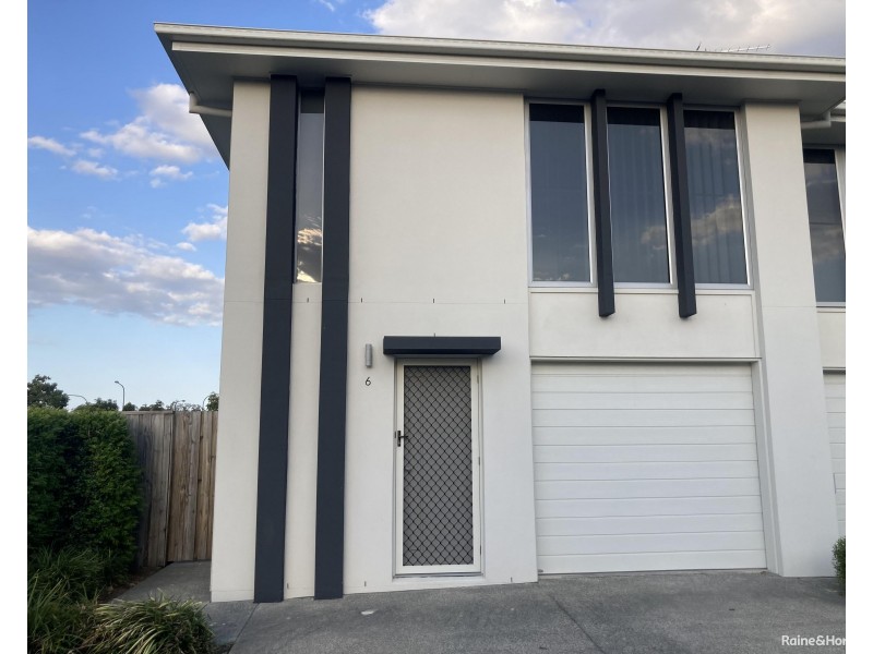 6/188 Gainsborough Drive, Pimpama QLD 4209