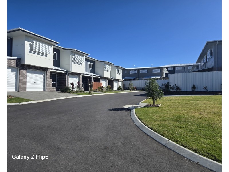 25/8 Taylor Place, Mackenzie QLD 4156