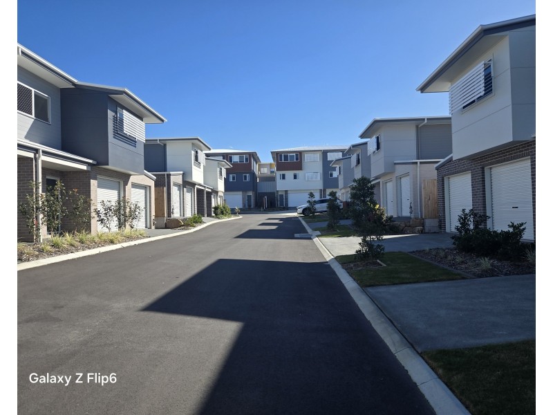 25/8 Taylor Place, Mackenzie QLD 4156